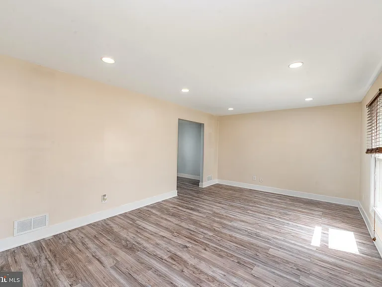 1908 Champlain Dr — Photo 3