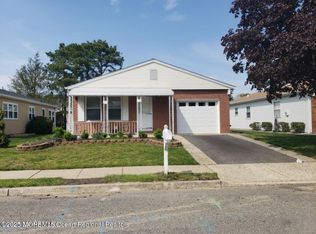 7 Bedivere Ct, Toms River, NJ 08757