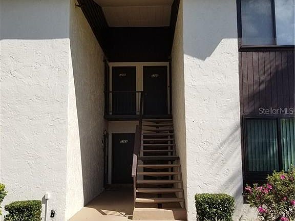 4th image of 536 Bahia Cir #B