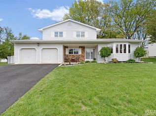 18 Cheyenne Dr, Parlin, NJ 08859