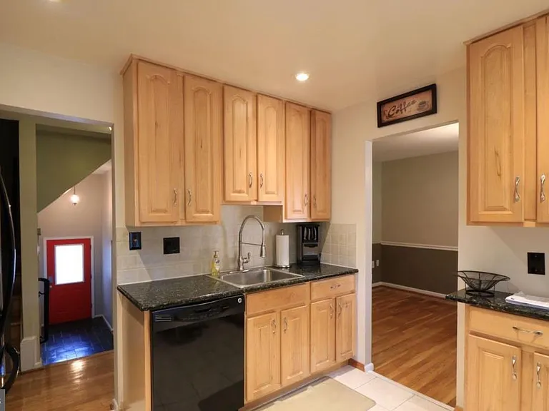 553 Monet Dr — Photo 2
