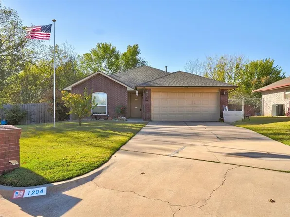 1204 N 4th St, Noble, OK 73068