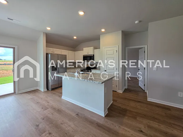 1028 John Ave — Photo 11