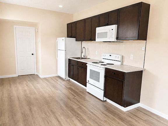 4th image of 321 Dresser St