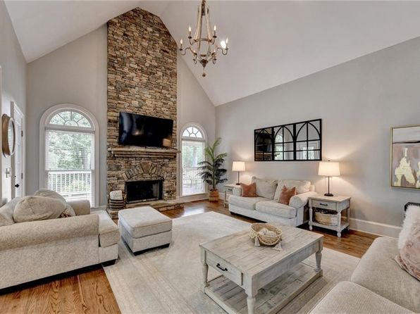7050 Redcliff Ct, Suwanee, GA 30024