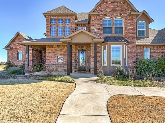 2nd image of 203 Creek Wood Dr