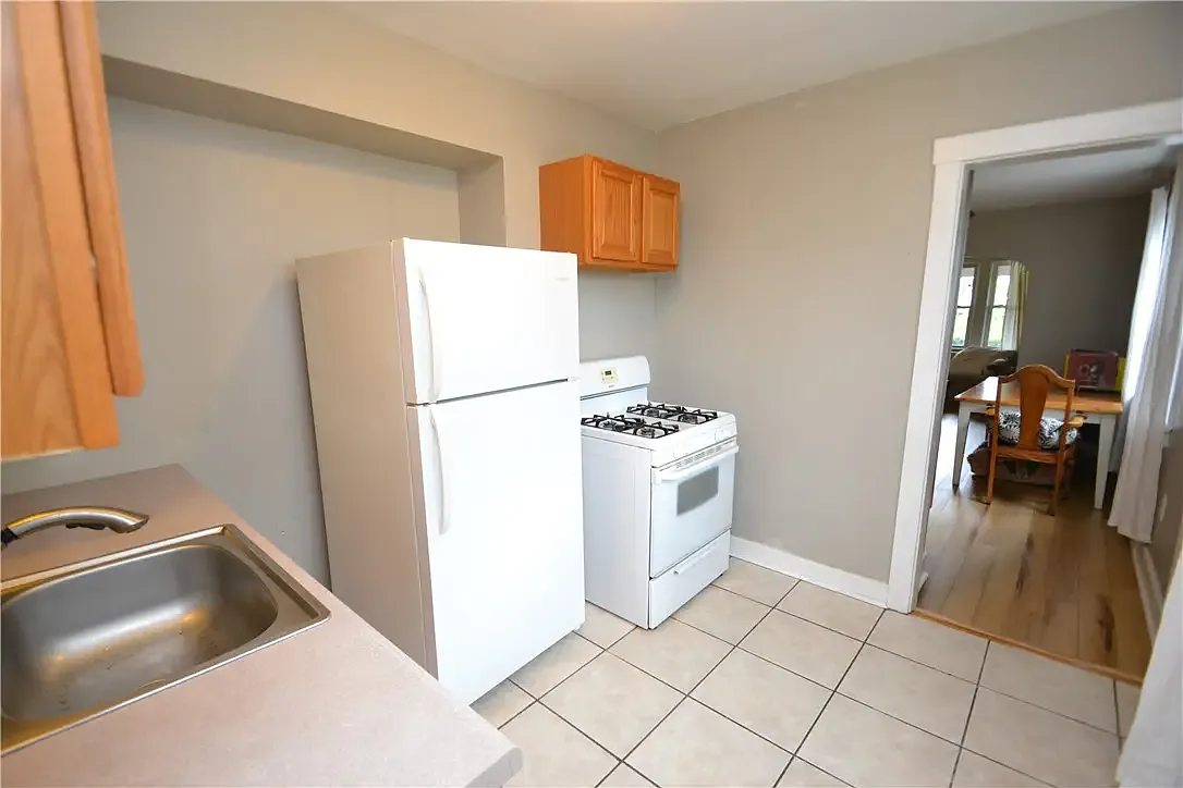 2 bed, 900 sqft, $1,400 — Photo 2