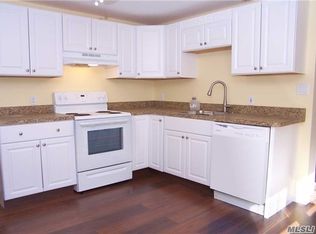 222 N Clinton Ave, Bay Shore, NY 11706