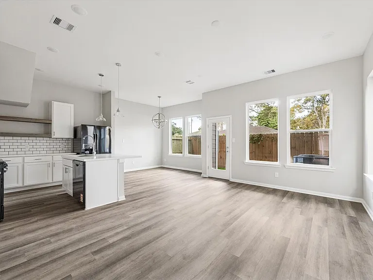 209 Clark Meadows Ln — Photo 6