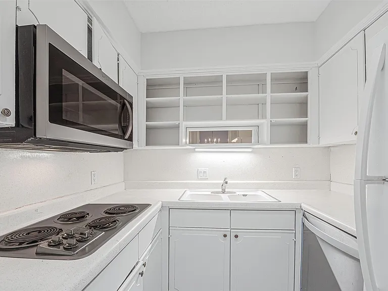 2601 Bellefontaine St #B309 — Photo 10