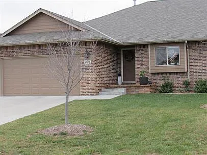 2002 N. Springbrook - 1 — Photo 1