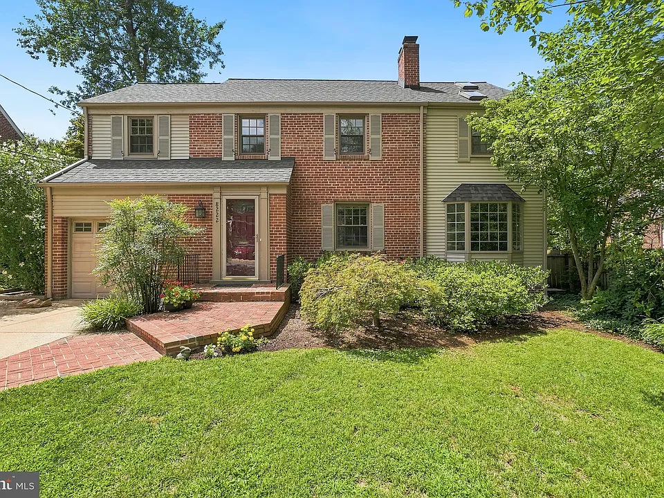 8222 Larry Pl