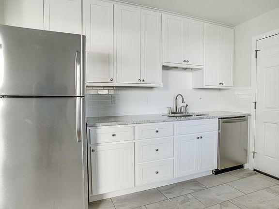 3rd image of 3237 Portis Ave #B