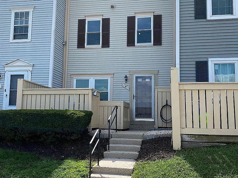 8 Appledowre Ct — Photo 1