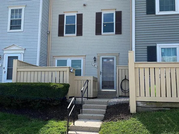 8 Appledowre Ct, Germantown, MD 20876