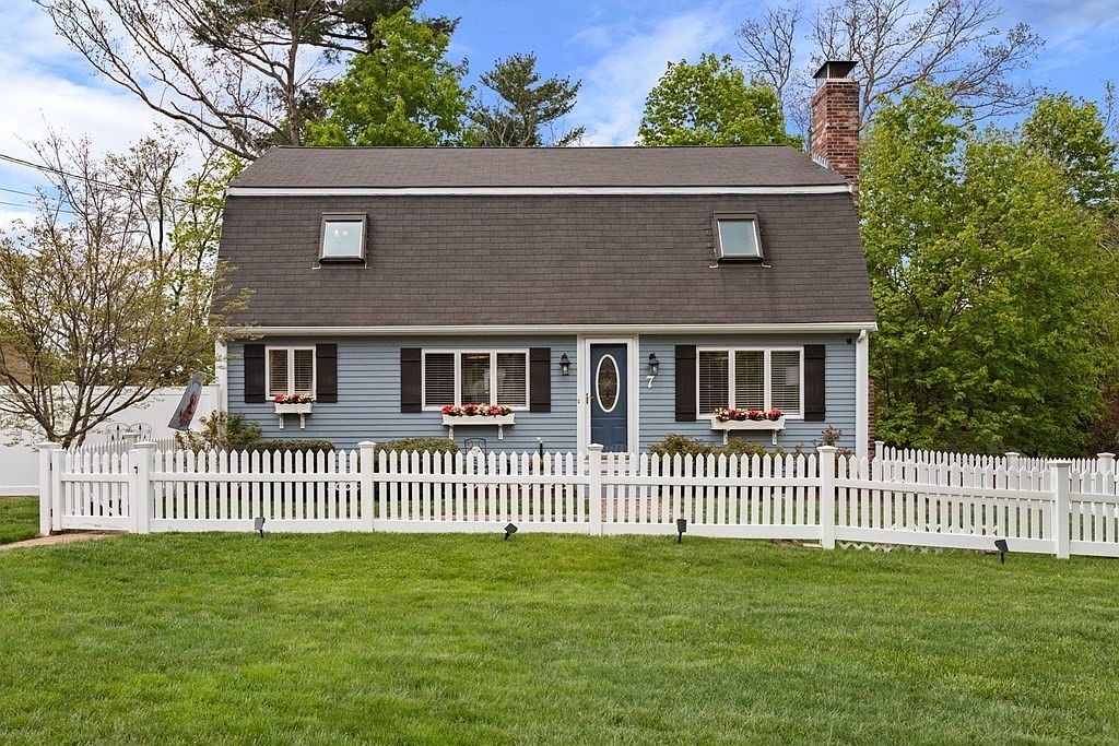 7 Hilltop Dr, Millis, MA 02054 Zillow