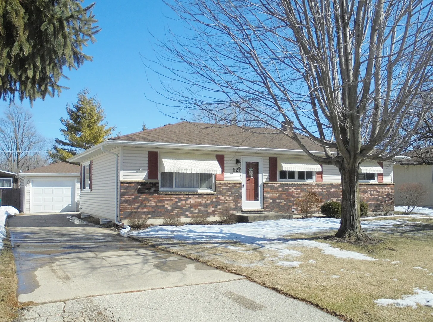 627 Thompson Ave photo 1