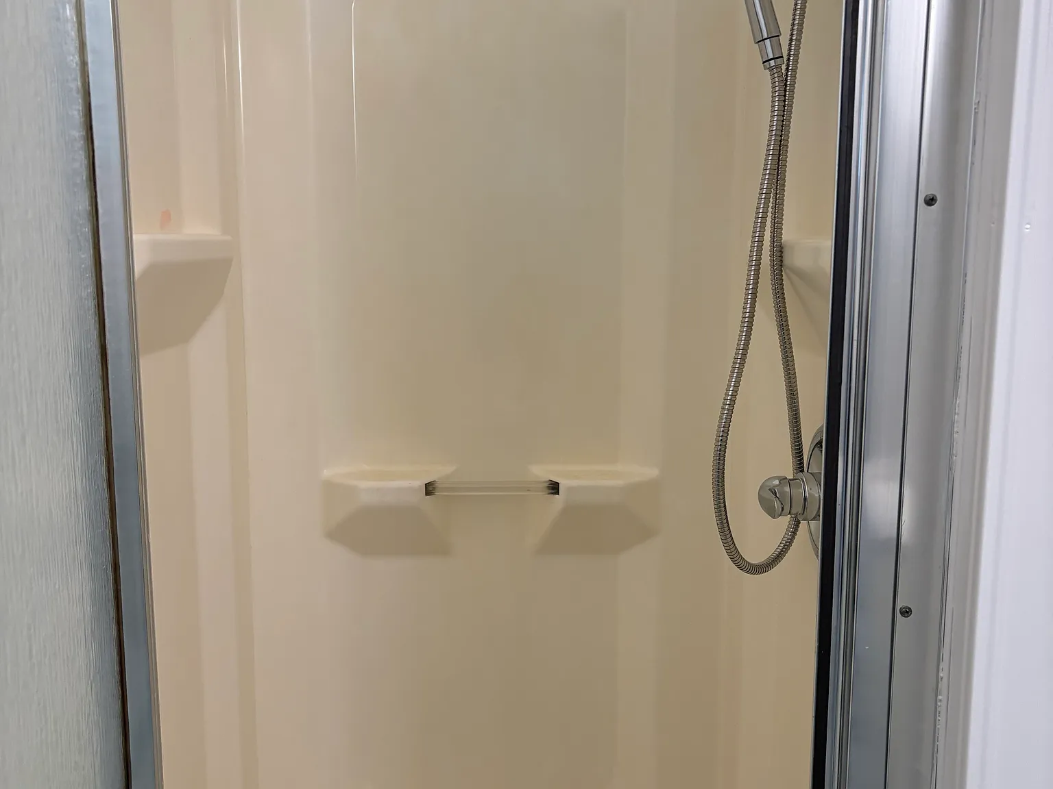 Studio, 600 sqft, $900 — Photo 4