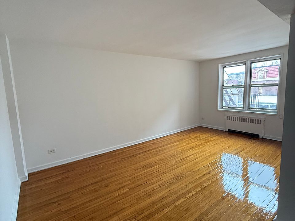 2nd image of 299 Saint Marks Pl #4