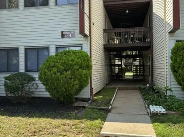 H 6 Avon Dr, Hightstown, NJ 08520
