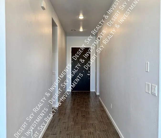 2427 Elena Way — Photo 4