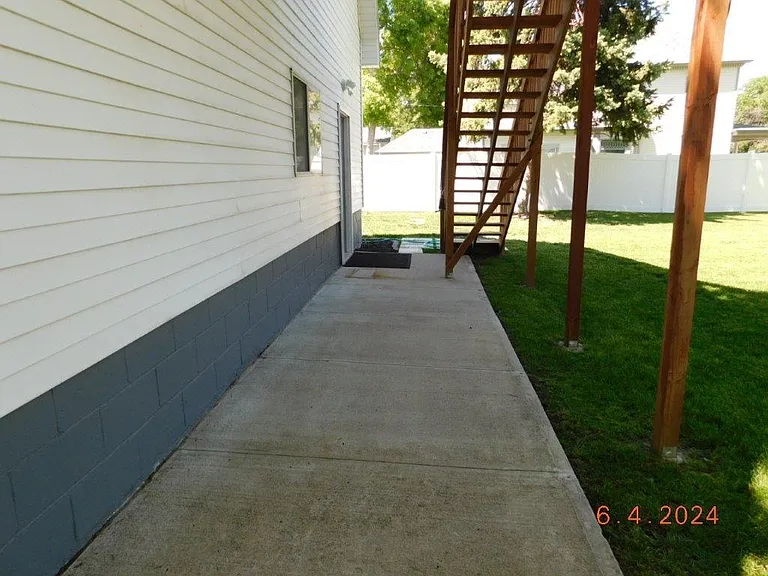 220 S Sycamore St — Photo 2