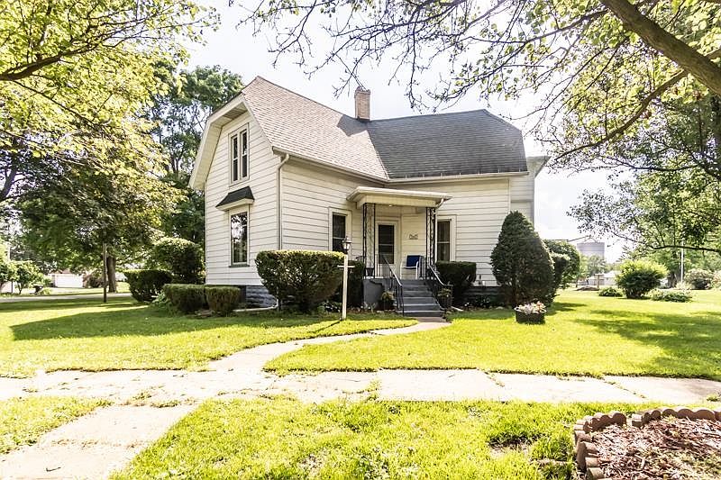 203 S Hickory St, Wenona, IL 61377 Zillow
