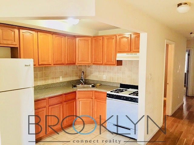 1st image of 11609 Myrtle Ave #2