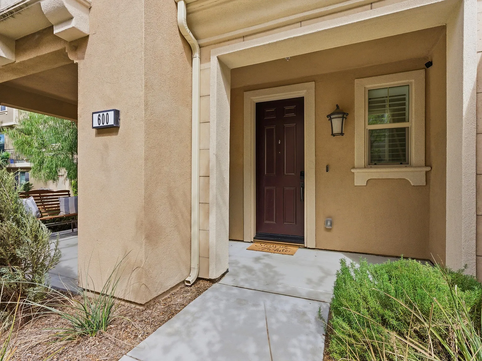 4 bed, 2152 sqft, $4,985 — Photo 4
