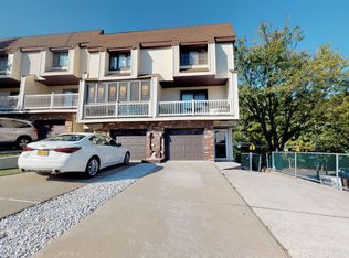 120 Russek Dr, Staten Island, NY 10312