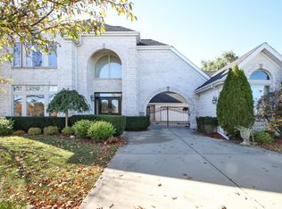 832 Pony Ln, Northbrook, IL 60062