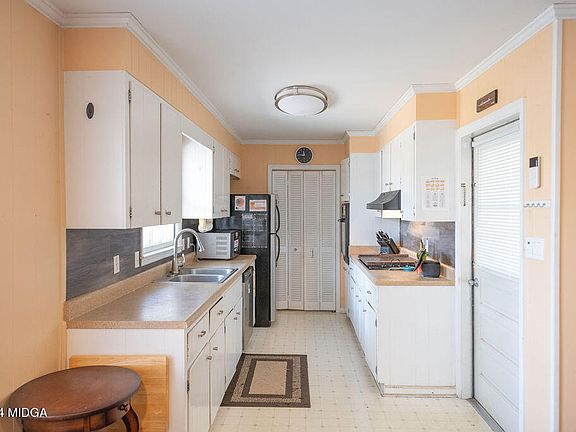 5th image of 3123 Clairmont Ave
