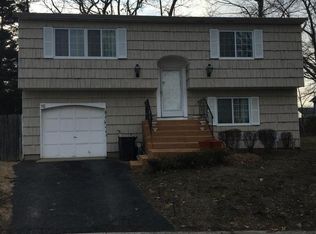 15 Atlas Ct, Huntington, NY 11743