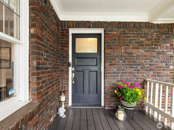 10124 3rd Avenue NW, Seattle, WA 98177