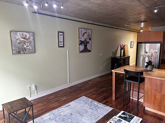 4th image of 1926 W Burnside St #306