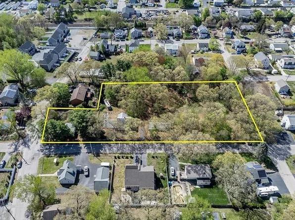 79 Scott St, Attleboro, MA 02703