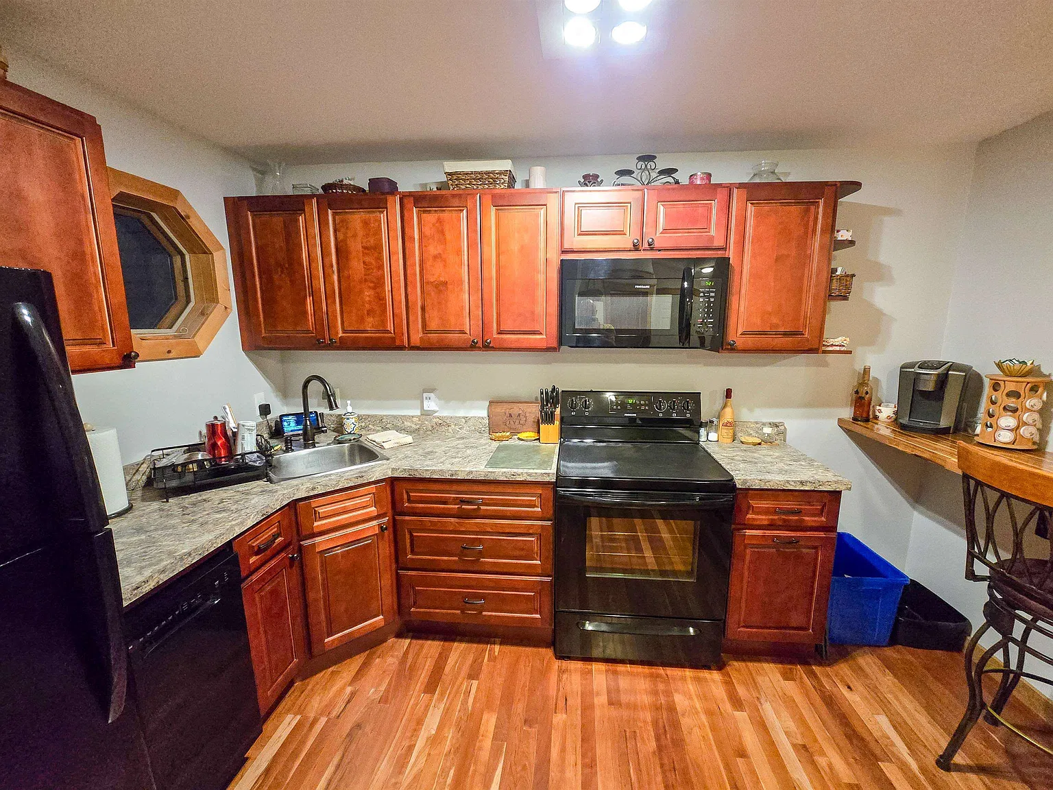 1 bed, 1.0 bath, 900 sqft, $2,000 — Photo 3