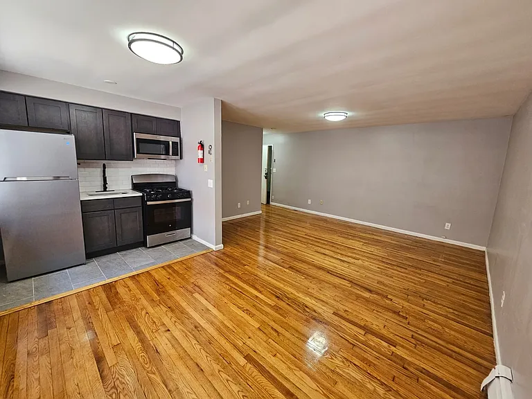 26 Stiles St #8 — Photo 2