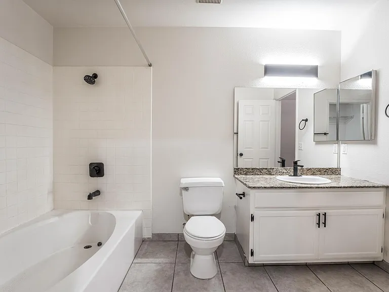 2817 Mill Point Dr — Photo 24
