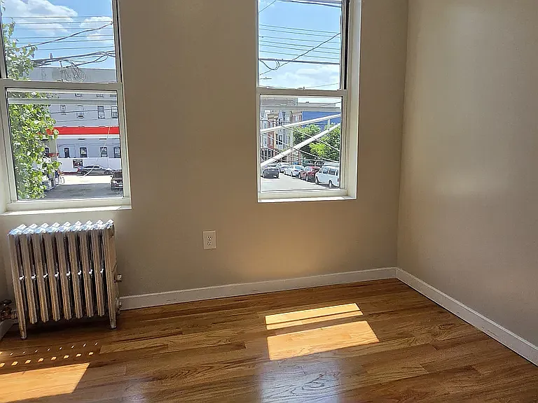 6002 Broadway #2 — Photo 4