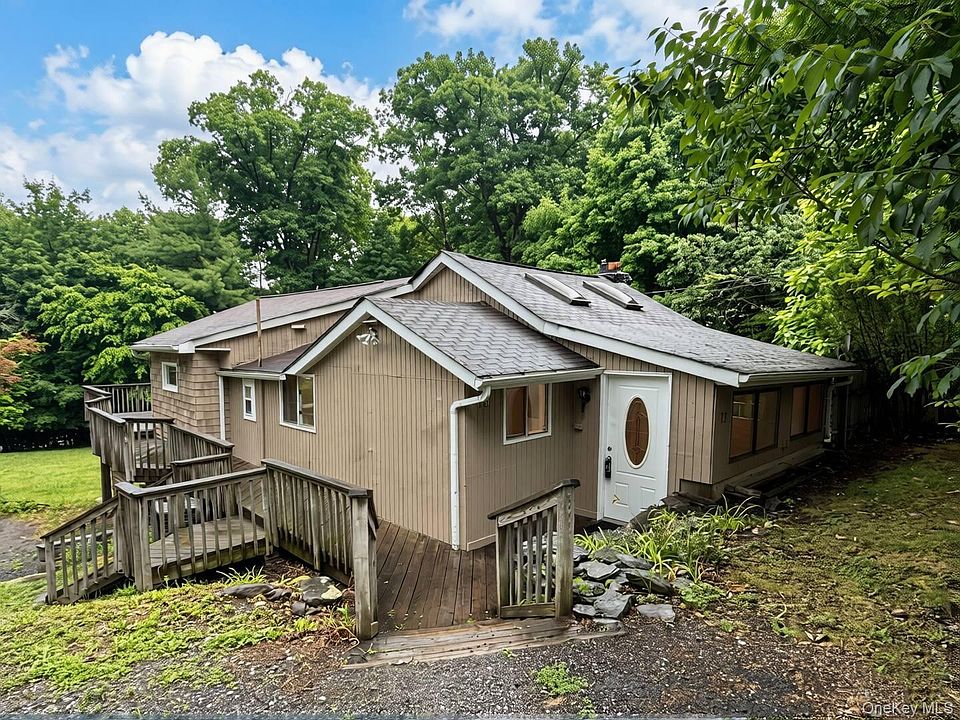 1st image of 76 Arcadian Trail