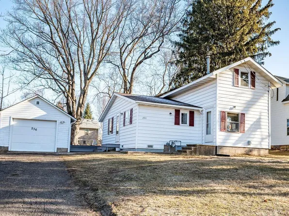 236 W Summit Ave, Ellsworth, WI 54011