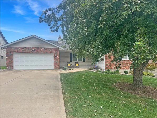 965 Forest View Dr, Columbia, IL 62236