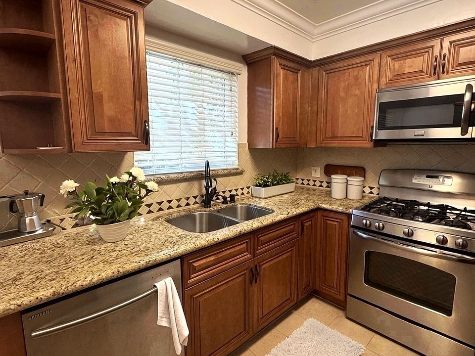 1st image of 855 Moraga Dr APT 5