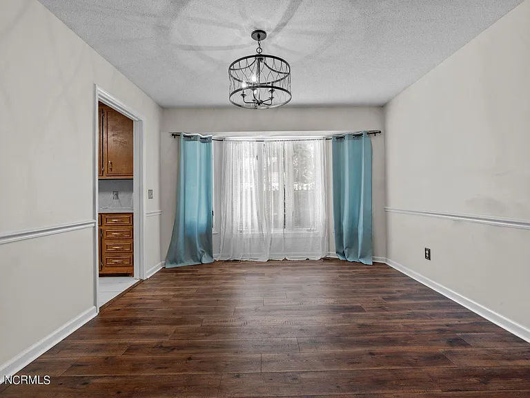 618 Chelsea Dr — Photo 3