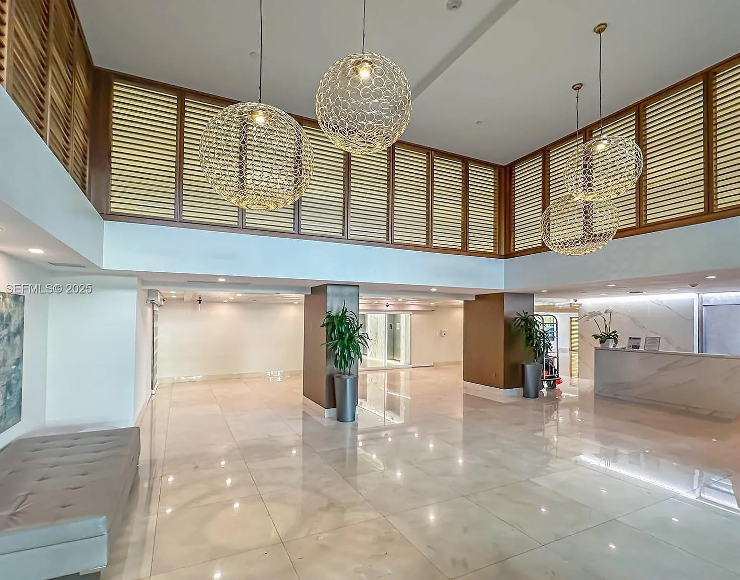 540 Brickell Key Dr — Photo 3