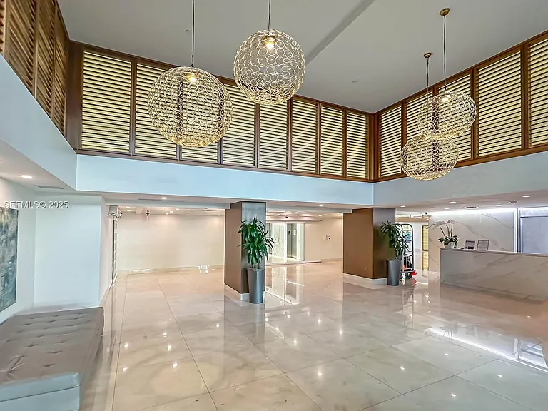 540 Brickell Key Dr #L03 — Photo 2