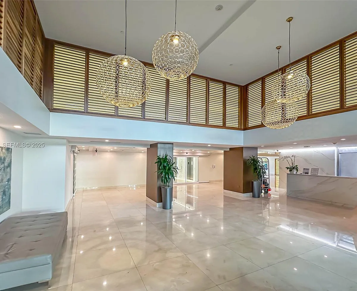 Building Photo - 540 Brickell Key Dr #L03