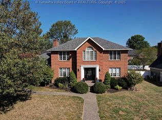 107 Gladewood Ln, Hurricane, WV 25526