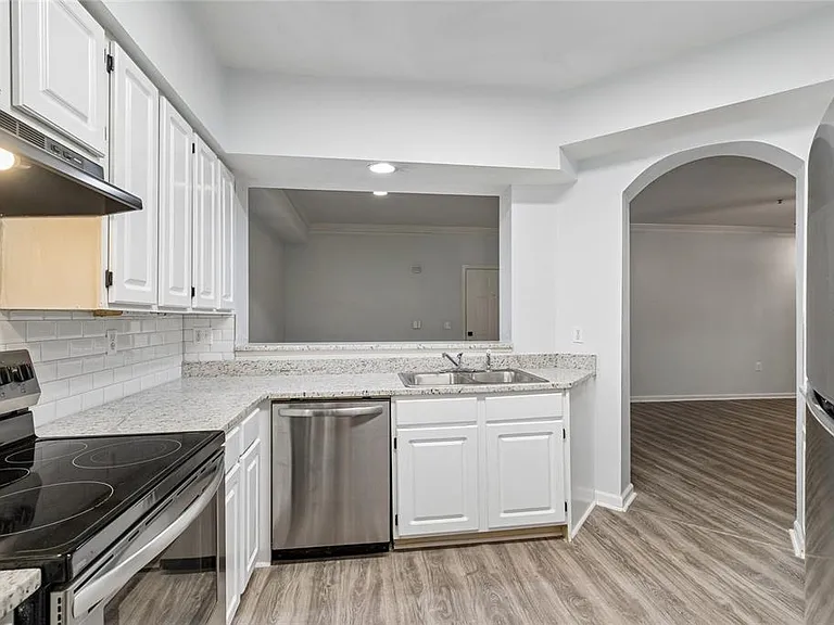5211 Bay Club Cir — Photo 13